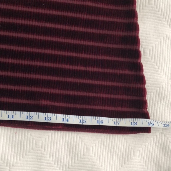 𝅺Charlie B Velvet Cutout Sleeveless Fitted Top Shell Deep Burgundy Size Small - Picture 7 of 7